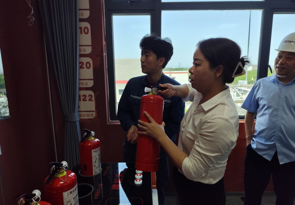 富春环保党委书记万娇一行赴铂瑞能源（南昌）开展安全专项检查